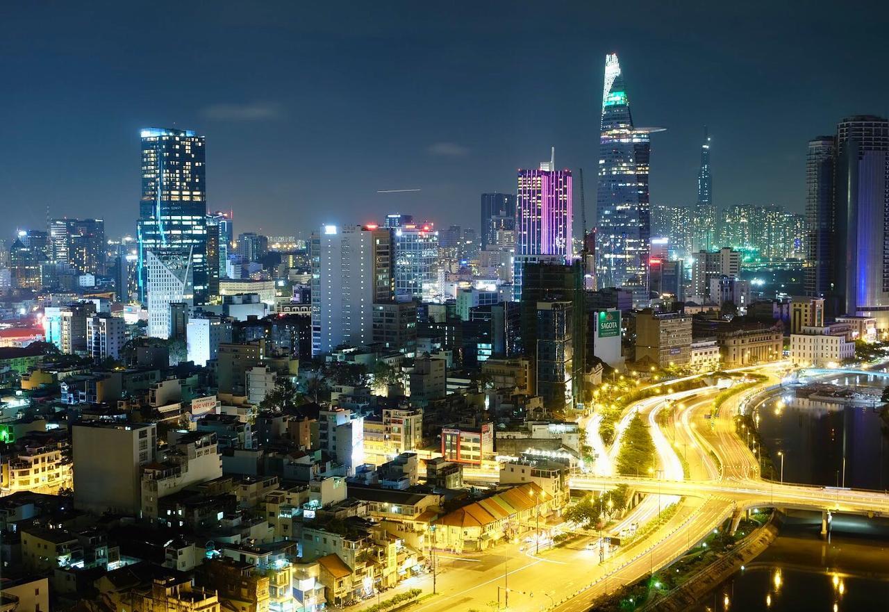 Spacious Saigon - Infinity Pool Signature Хошимин Экстерьер фото