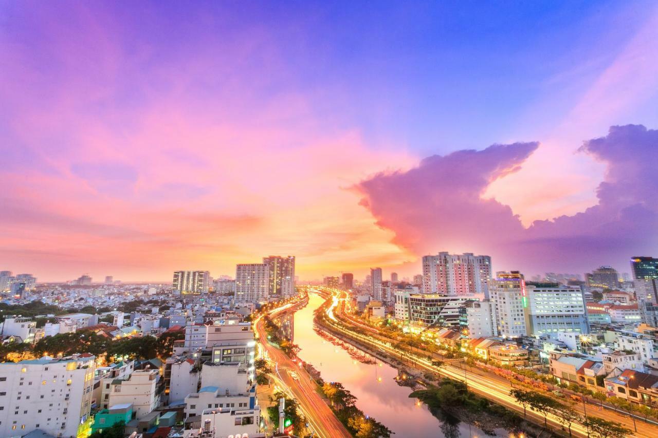 Spacious Saigon - Infinity Pool Signature Хошимин Экстерьер фото