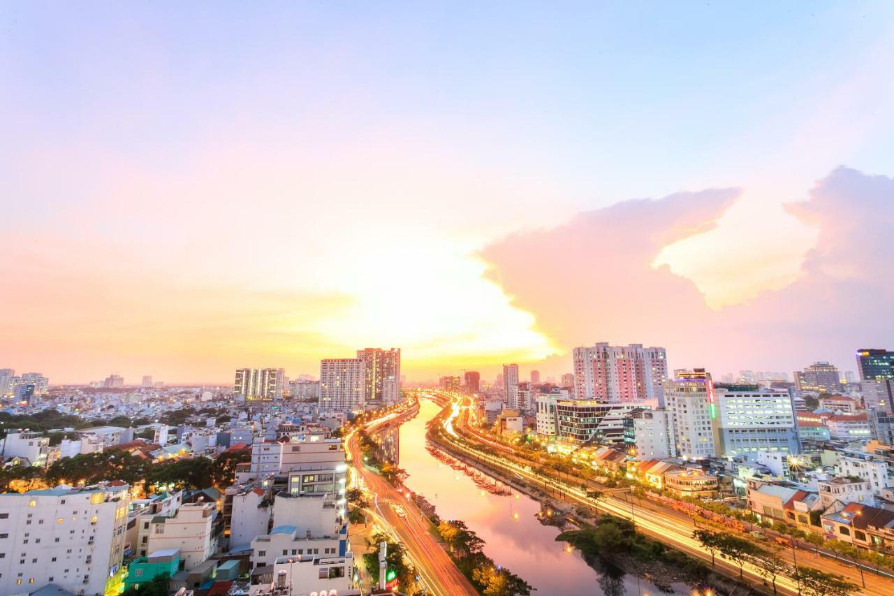 Spacious Saigon - Infinity Pool Signature Хошимин Экстерьер фото